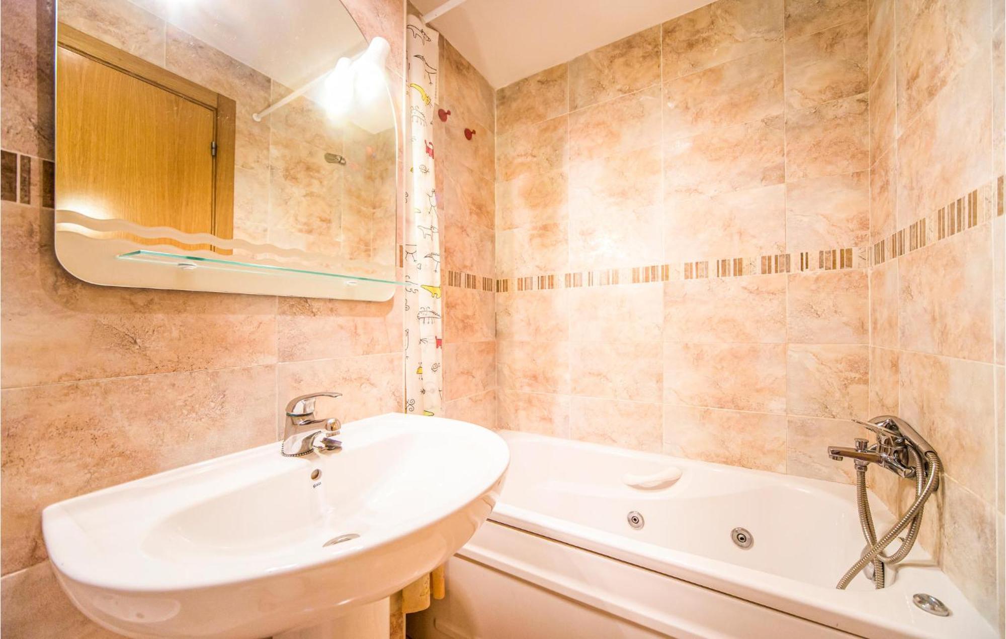 2 Bedroom Lovely Apartment In Oropesa Del Mar Luaran gambar